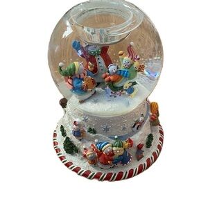 Peppermint Pals Partylite Snow Water Globe Musical Susan Winget P8652 Christmas